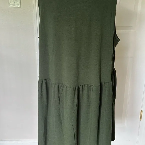 Zenana 1x Sleeveless top - Picture 2 of 3
